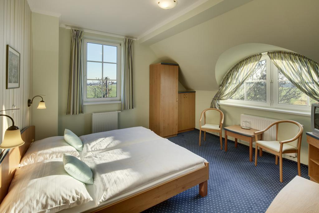 Hotel Kolonie Křivoklát Стая снимка