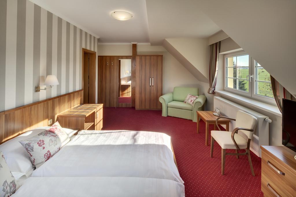 Hotel Kolonie Křivoklát Стая снимка