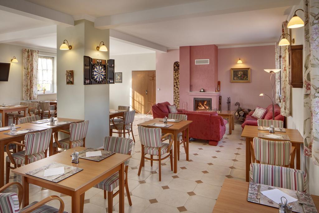 Hotel Kolonie Křivoklát Екстериор снимка